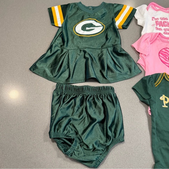 BUNDLE | Baby girls 6-12mths | Green Bay football onesies & outfit - Picture 5 of 8